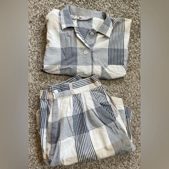 Ladies’ Vintage-Inspired Matching Set - Picture 2 of 8